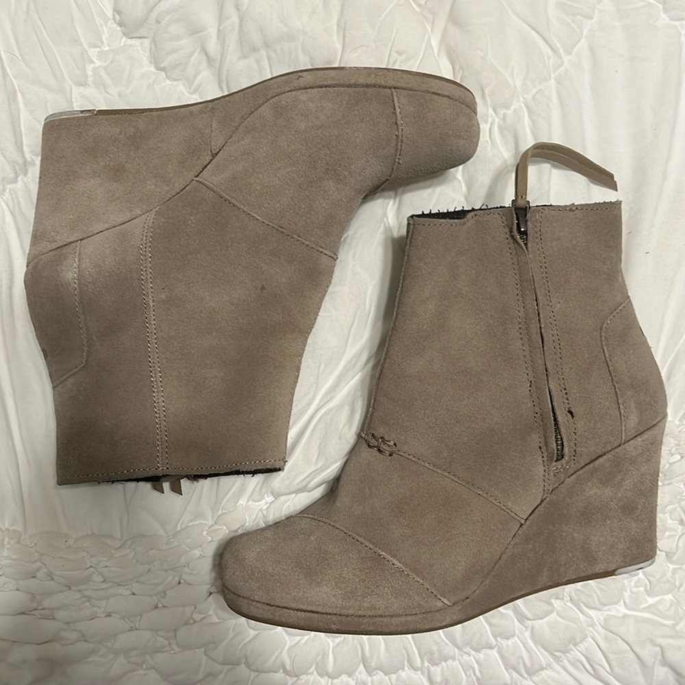 Tom’s Taupe Suede Wedges